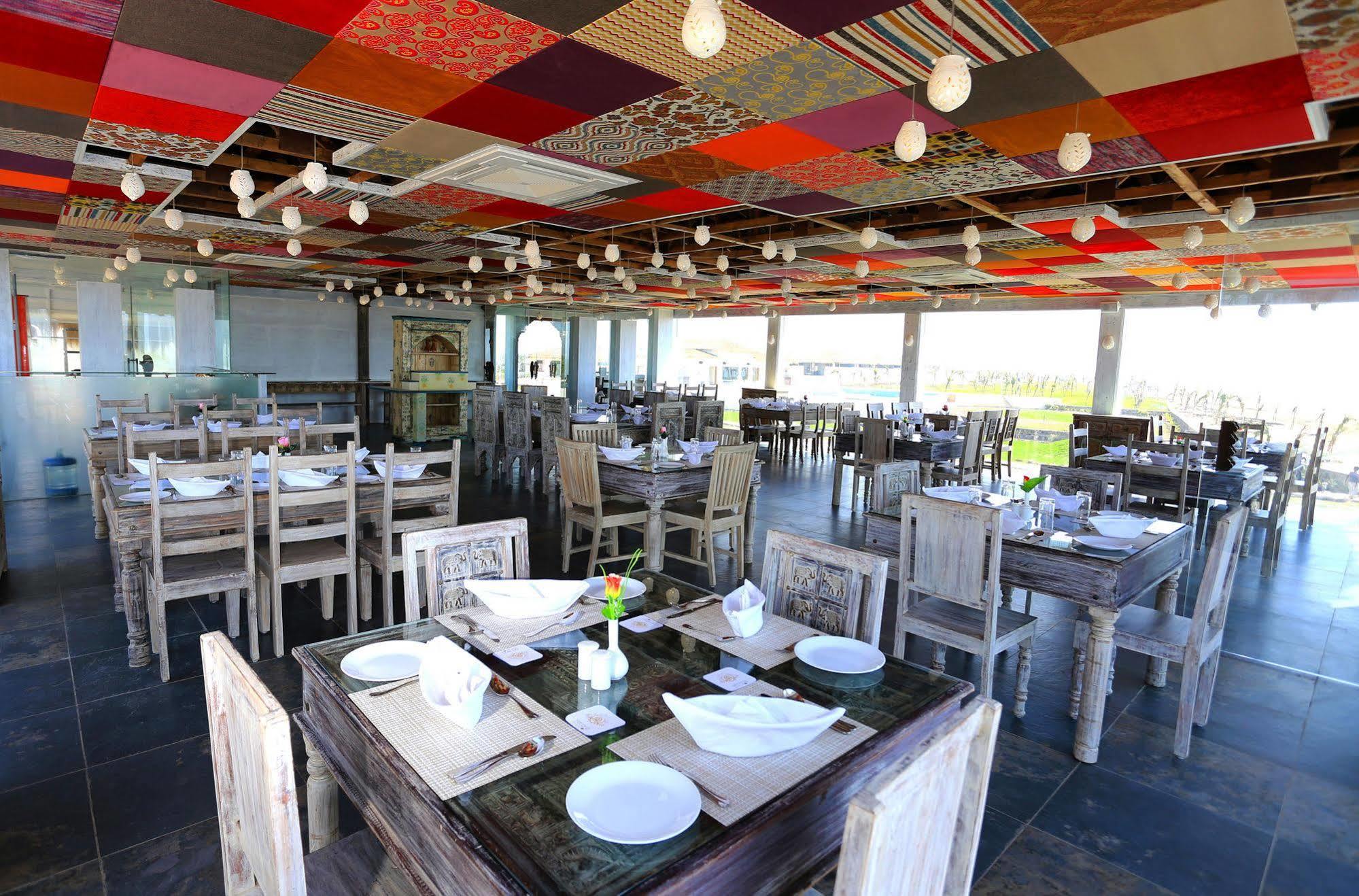 Serena Beach Resort Māndvi Eksteriør billede