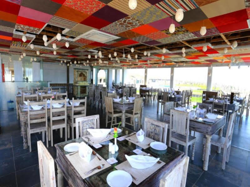 Serena Beach Resort Māndvi Eksteriør billede