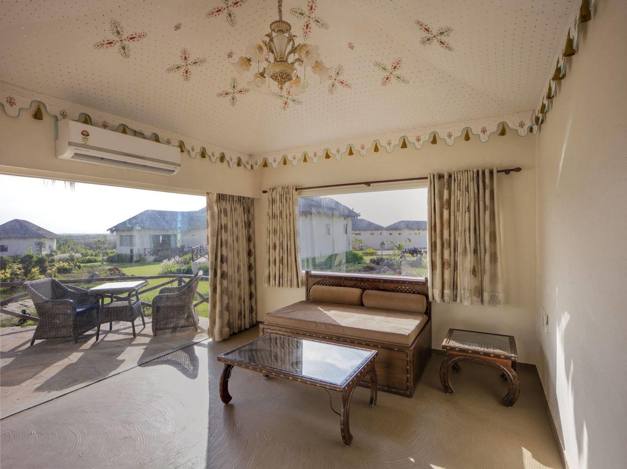 Serena Beach Resort Māndvi Eksteriør billede